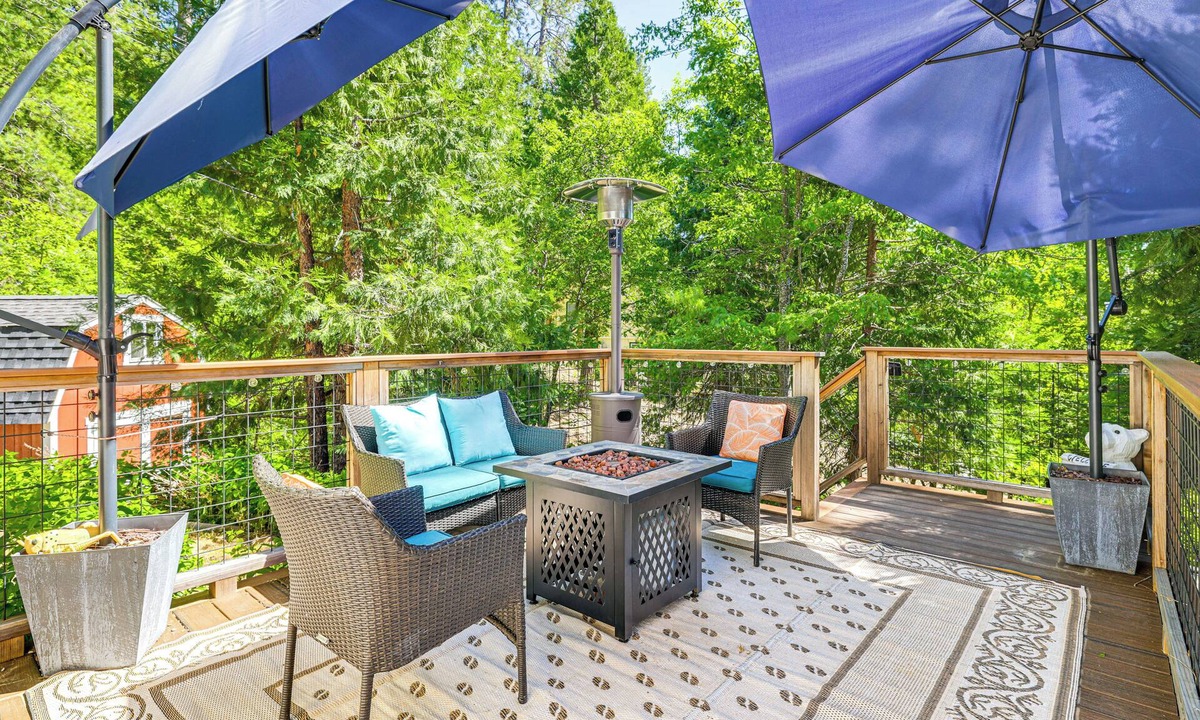 Twain Harte House | Deck & Grill: Forest Views Twain Harte Home