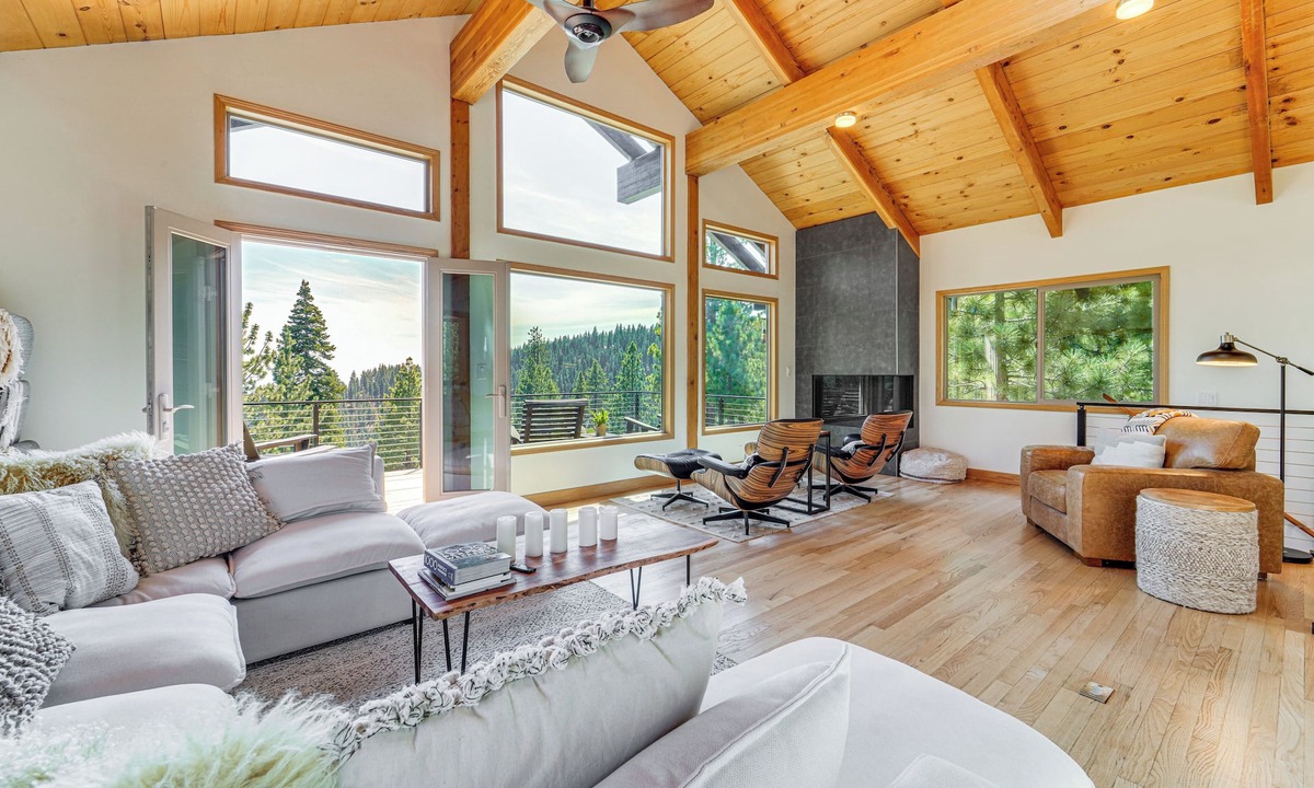 Incline Village Cottage | Decks + Lake Tahoe Views: Secluded Mtn Cabin!