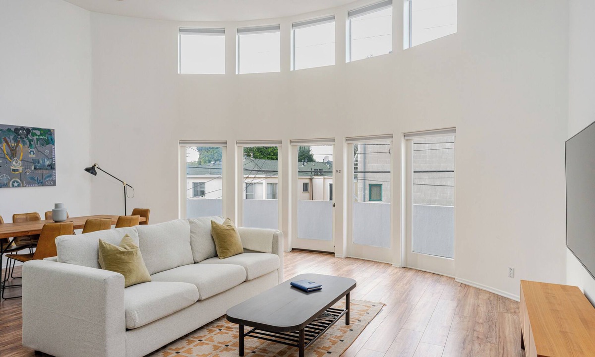 Venice Apartment | Designer Loft with parking 5min to the beach !