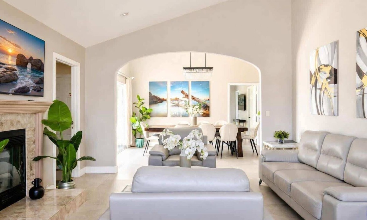Sherwood Forest and Thistle Development House | Disneyland/Knott's 6BR, 4BA, 3000 sqft, No Tax