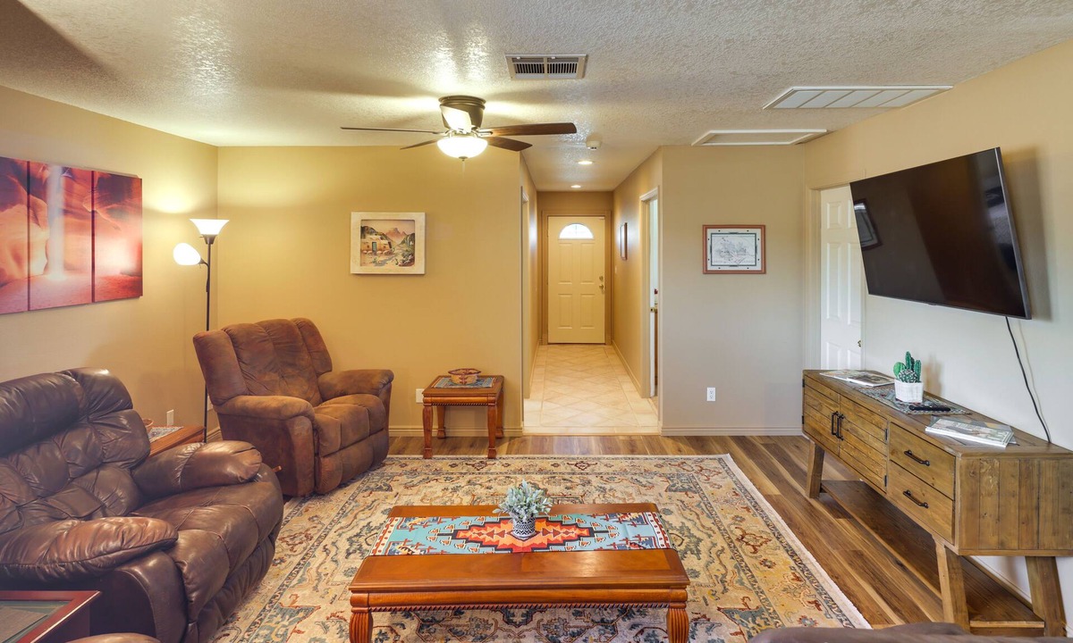 Bullhead City House | Dog-Friendly Bullhead City Home - Walk to Beach!