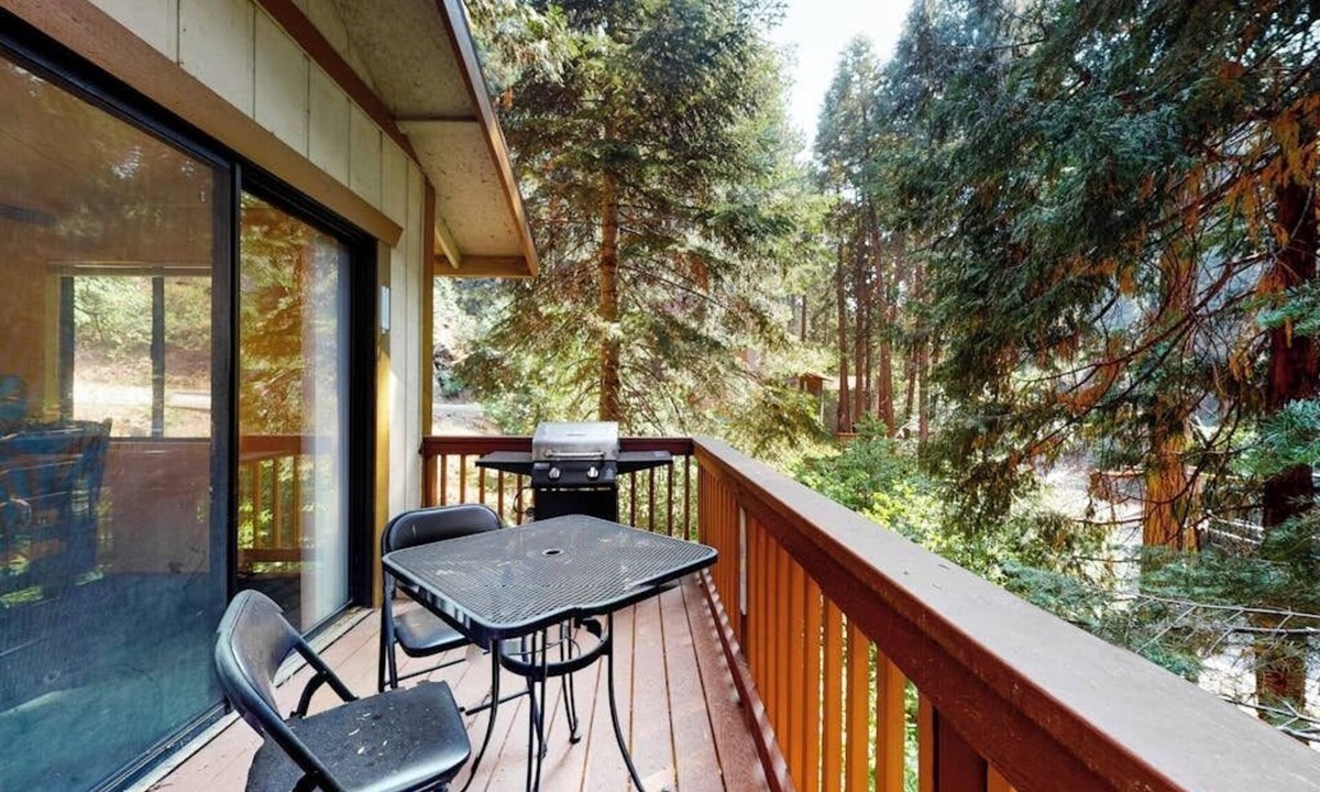Arrowhead Villas Cabin | Dog-friendly mountain cabin w/full kitchen, wood fireplace, and wet bar