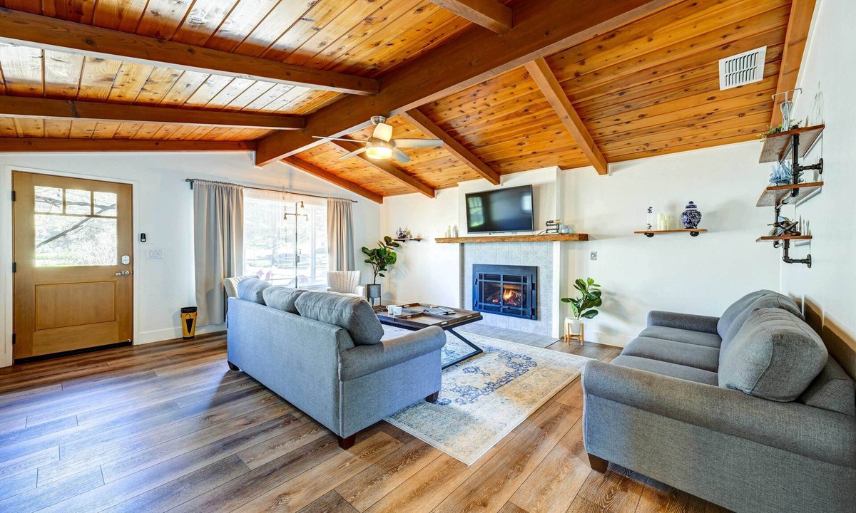 Oakhurst Cottage | Dog-friendly Oakhurst Home: Walk to Downtown!