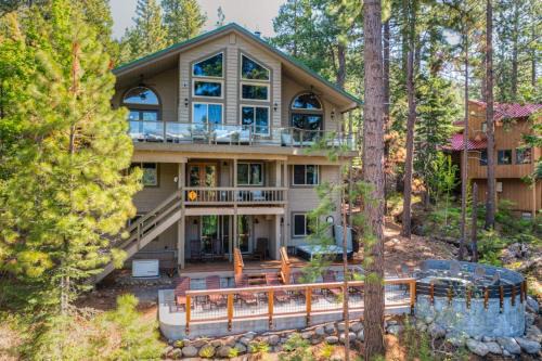 Truckee House | Donner Lake mountain-view delight - multi-level deck & private hot tub views
