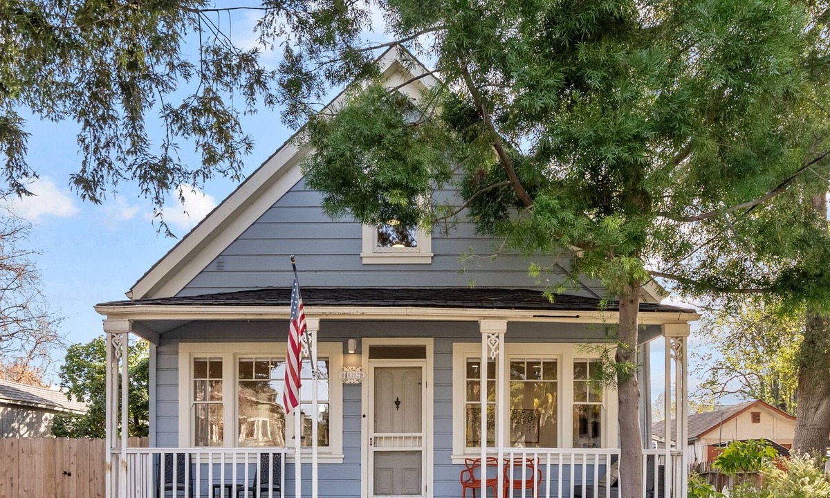 Napa House | Down Town NAPA HOT TUB Retreat - 3 Bed l 2 bath Center Location around Wineries
