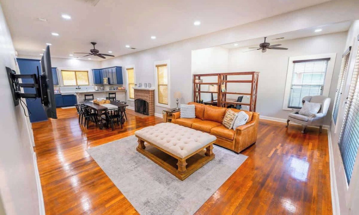 Riviera - Westchester House | Downtown Bakersfield Home w/Yard & Smart-TVs