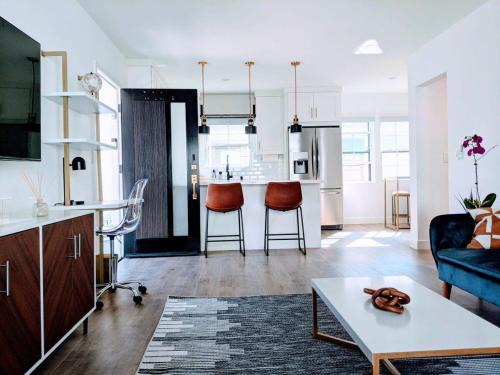 Carlson Park Apartment | Downtown Culver City New Designer Lux 1 Bedroom