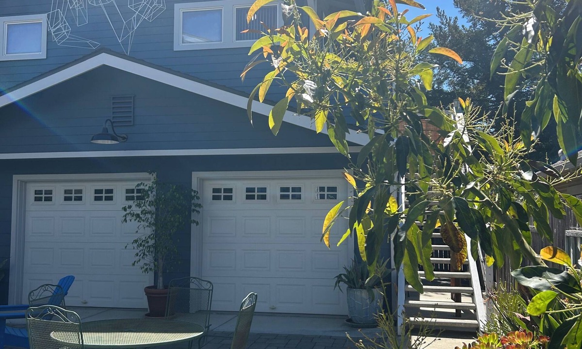 San Luis Obispo Apartment | Downtown San Luis Obispo Modern Carriage House Apartment