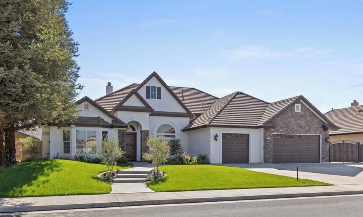 Rosedale House | Dream House, With Pool.