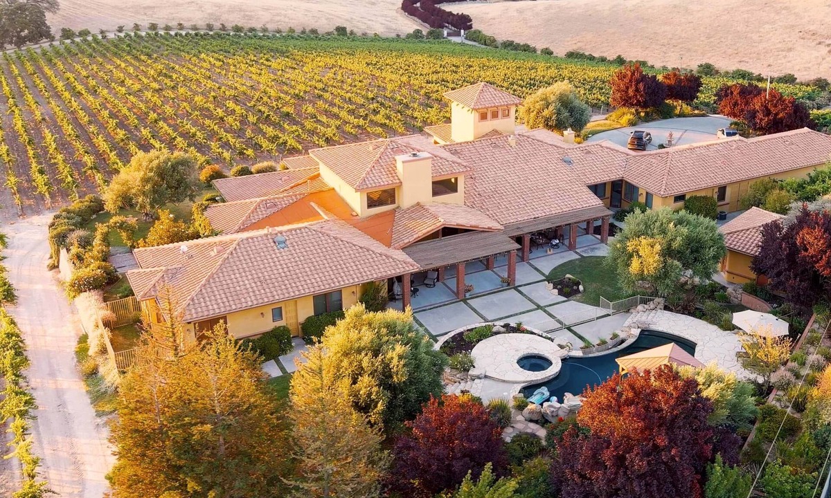 Paso Robles Villa | Dresser Winery Estate Villa - Pool, Hot Tub, Sauna on a Vineyard! 10 min to town