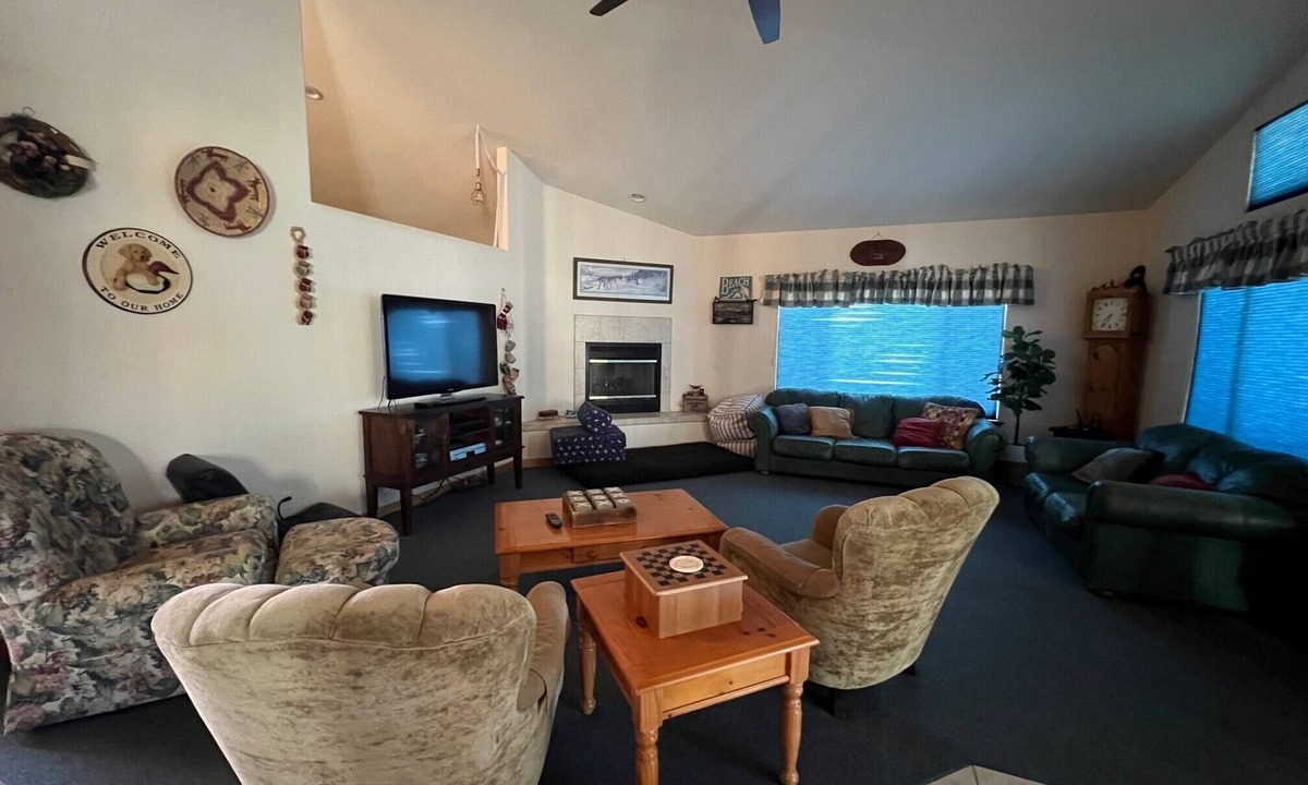 Oak Shores House | East Beach Lake House, Family Friendly and Spacious