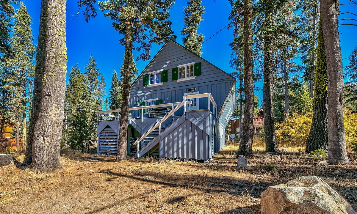 Sugar Bowl Resort House | East Village Home 09 - Beautiful home nestled in the California's Sierra