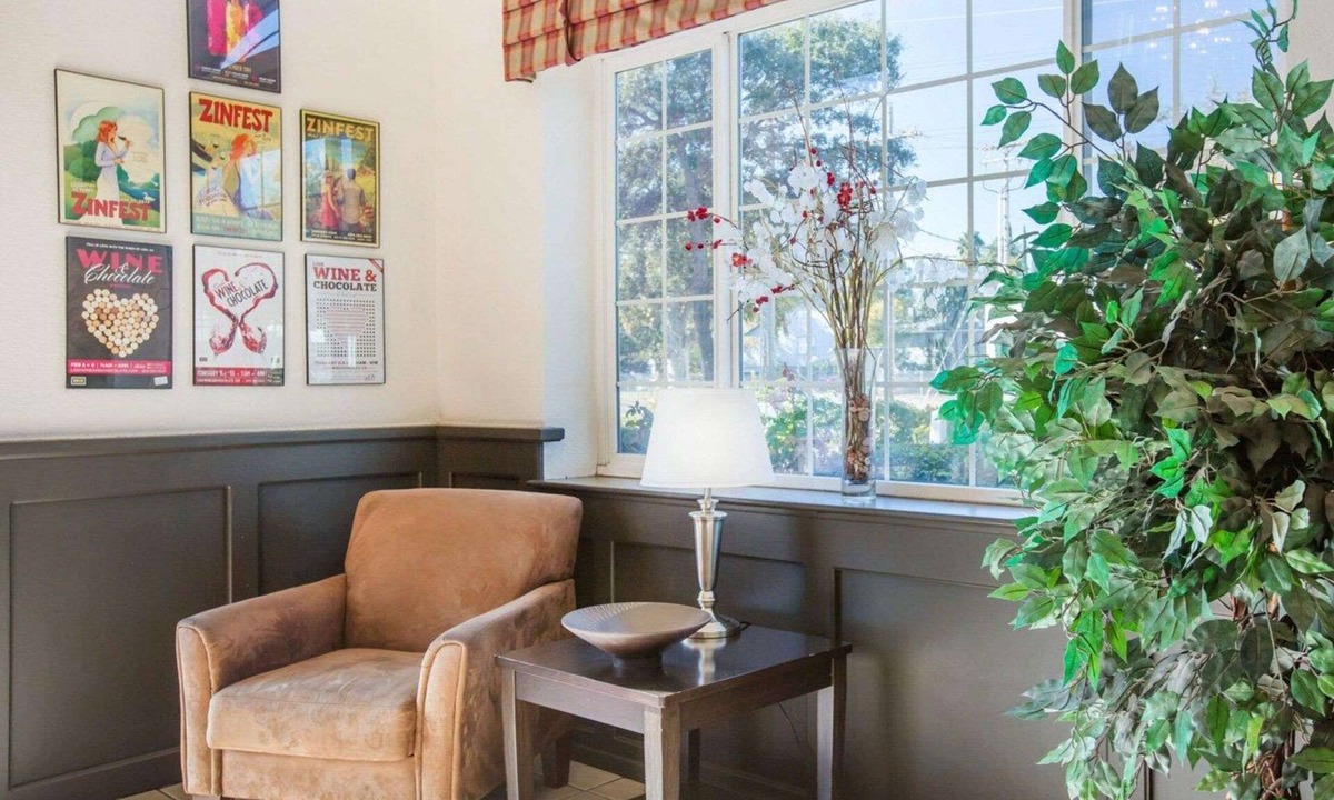 Lodi Hotel | Econo Lodge Inn & Suites Lodi - Wine Country Area