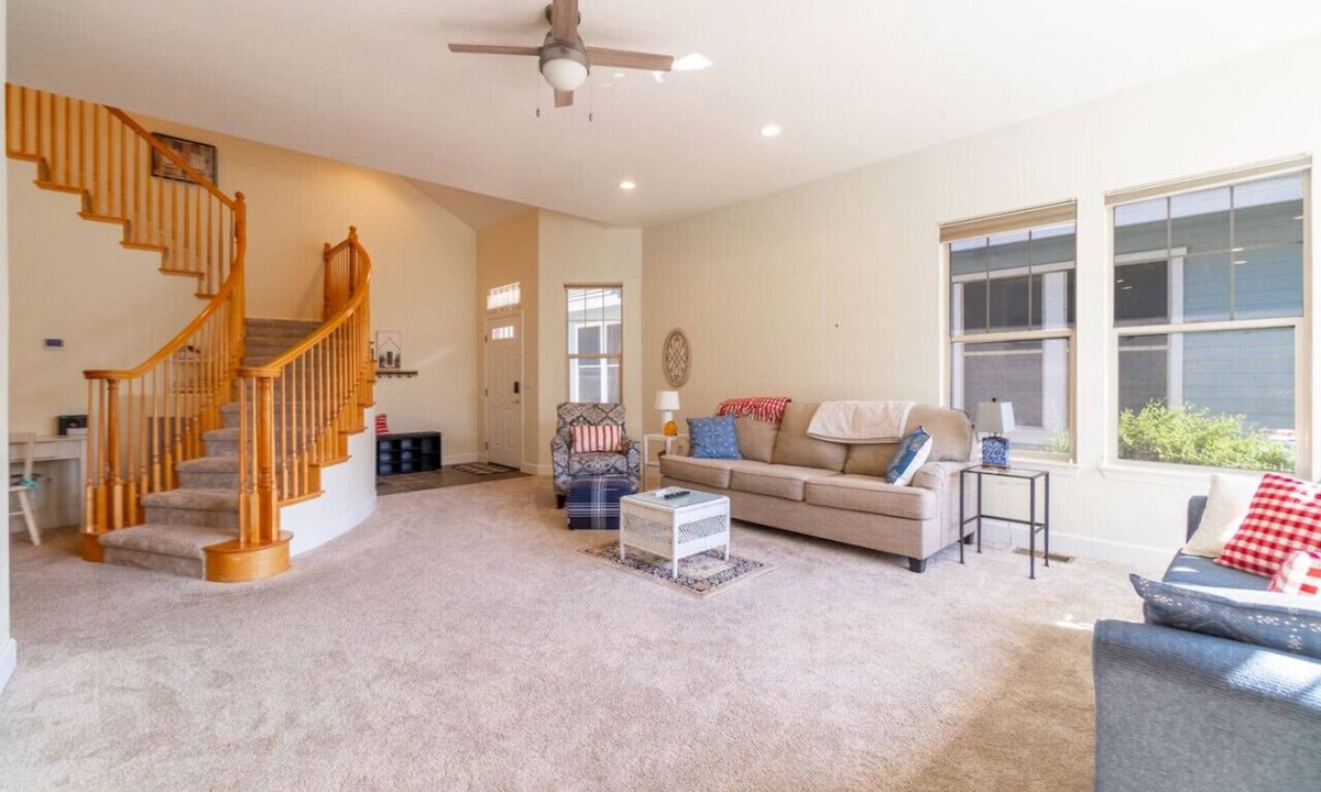 Sparks House | Elegant 3-Bedroom House Close to Red Hawk Golf
