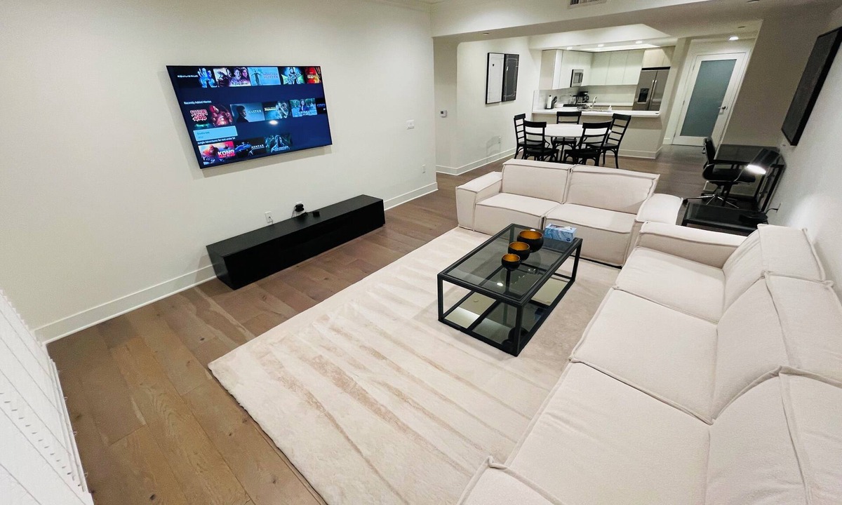 Beverly Grove Apartment | Elegant 3BD/3BA Rental – Heart of Beverly Hills