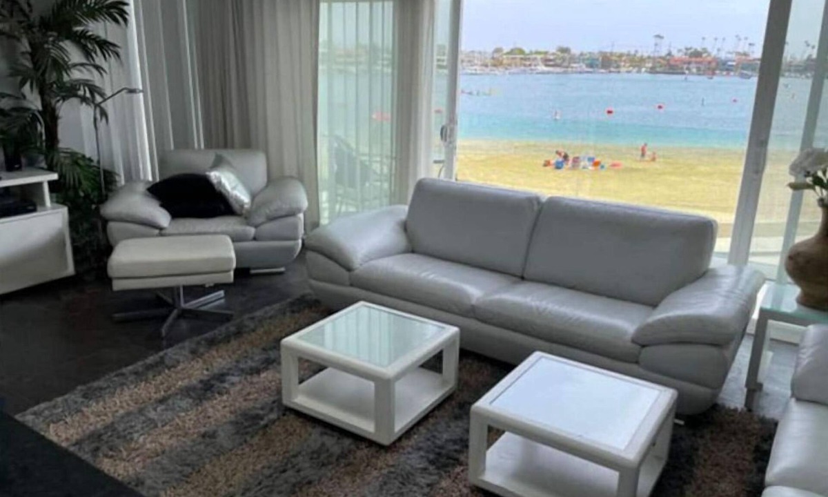 Belmont Shore Apartment | Elegant with spectacular view & steps to so much.
