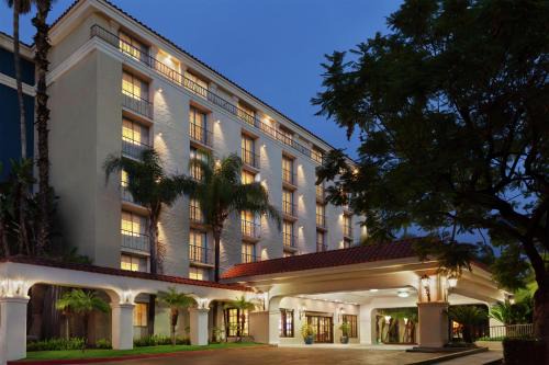 Arcadia Hotel | Embassy Suites by Hilton Arcadia-Pasadena Area