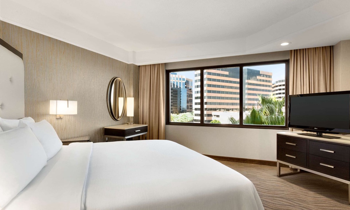 Irvine Business Complex Hotel | Embassy Suites by Hilton Irvine Orange County Airport