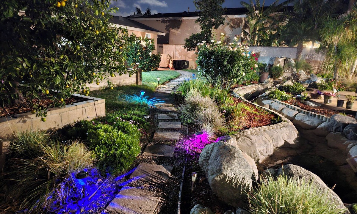 North Tustin House | Enchanting Garden Cottage - King Bed -Spa Bath -Private Patio in Heart of the OC