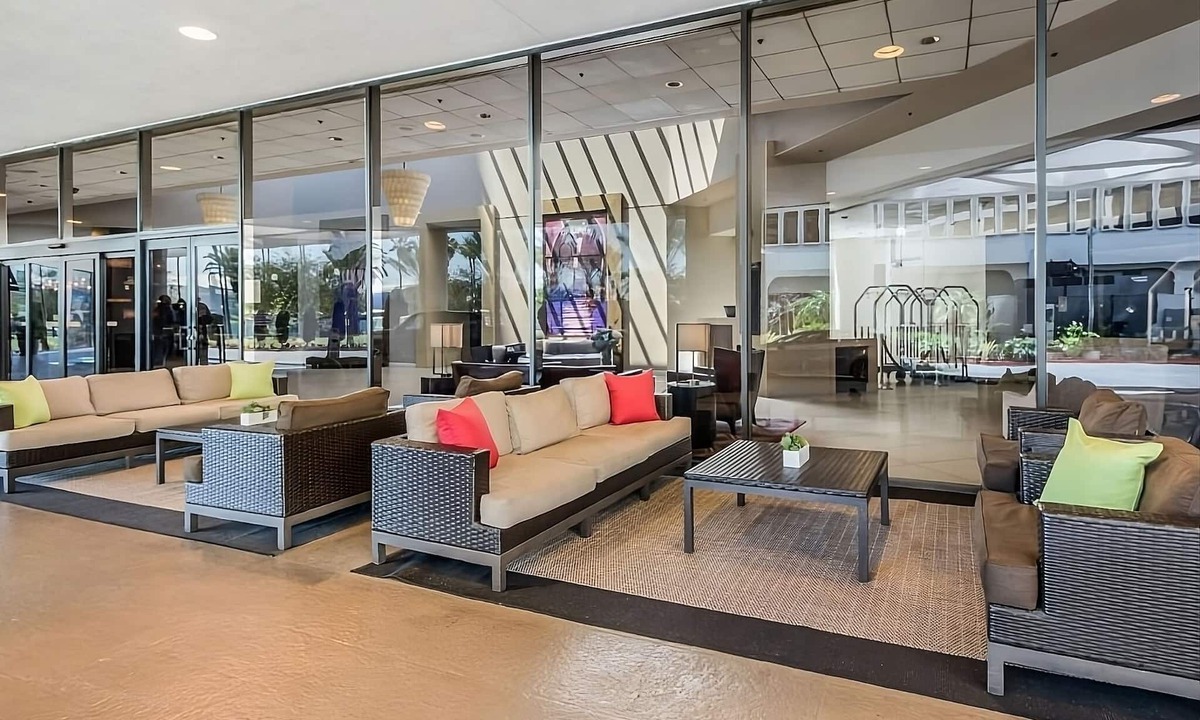 Los Angeles Resort | Enjoy a Hassle-Free Stay! 2 Relaxing Units, Pet-Friendly, Airport Shuttle!
