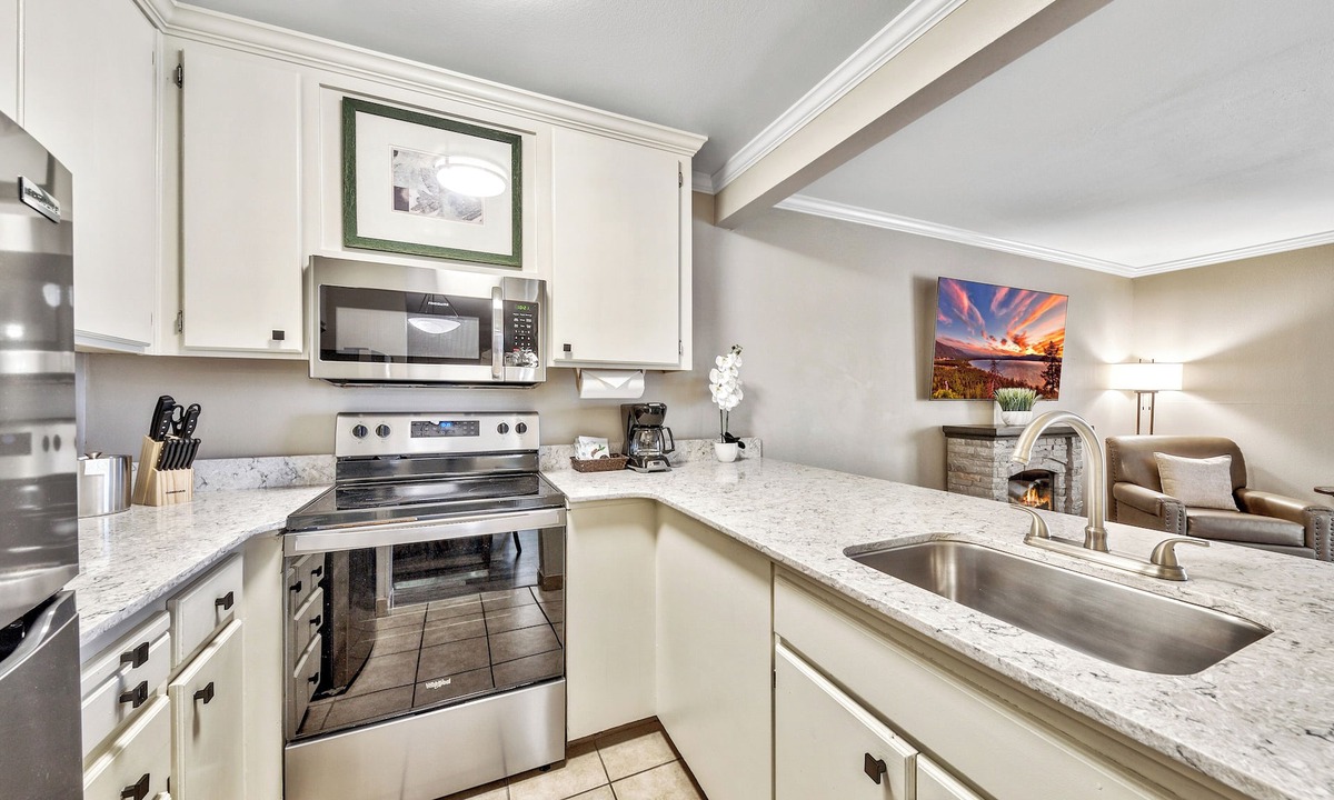 South Lake Tahoe Hotel | Enjoy a Hassle-Free and Suiting Stay! Free Breakfast, Pets Allowed!