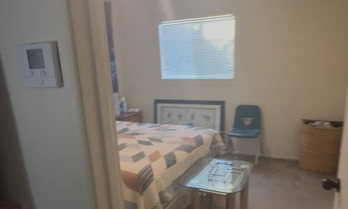 King City House | Enjoy a room with private bath in a charming King City location!