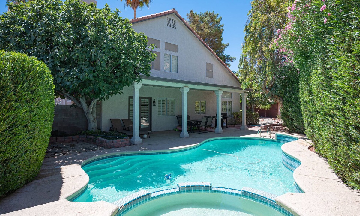 Green Valley House | Enloe · 35% 0ff Fall Special - Brilliant 4 Bedroom Home