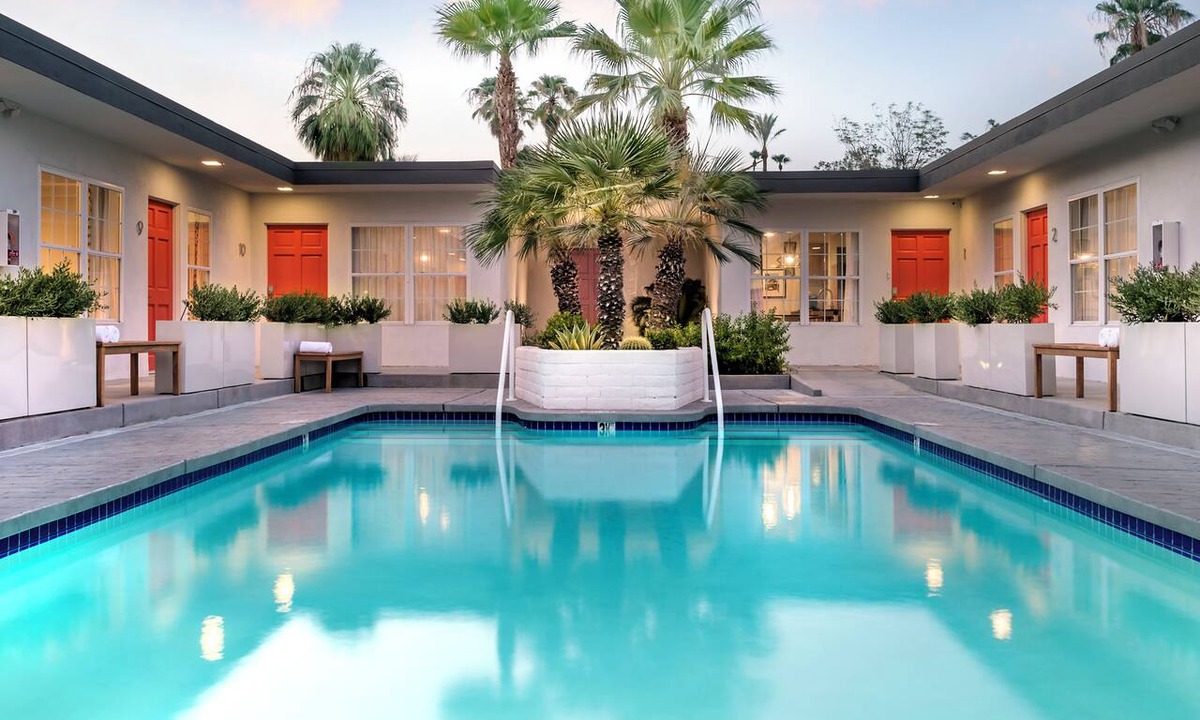 Old Las Palmas Hotel | Entire Boutique Hotel | Sleeps 38, Resort Pool, Walk to Downtown | The Weekend