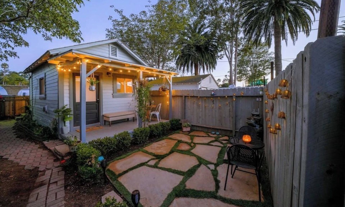 East Beach Apartment | Entire guesthouse in Santa Barbara, California