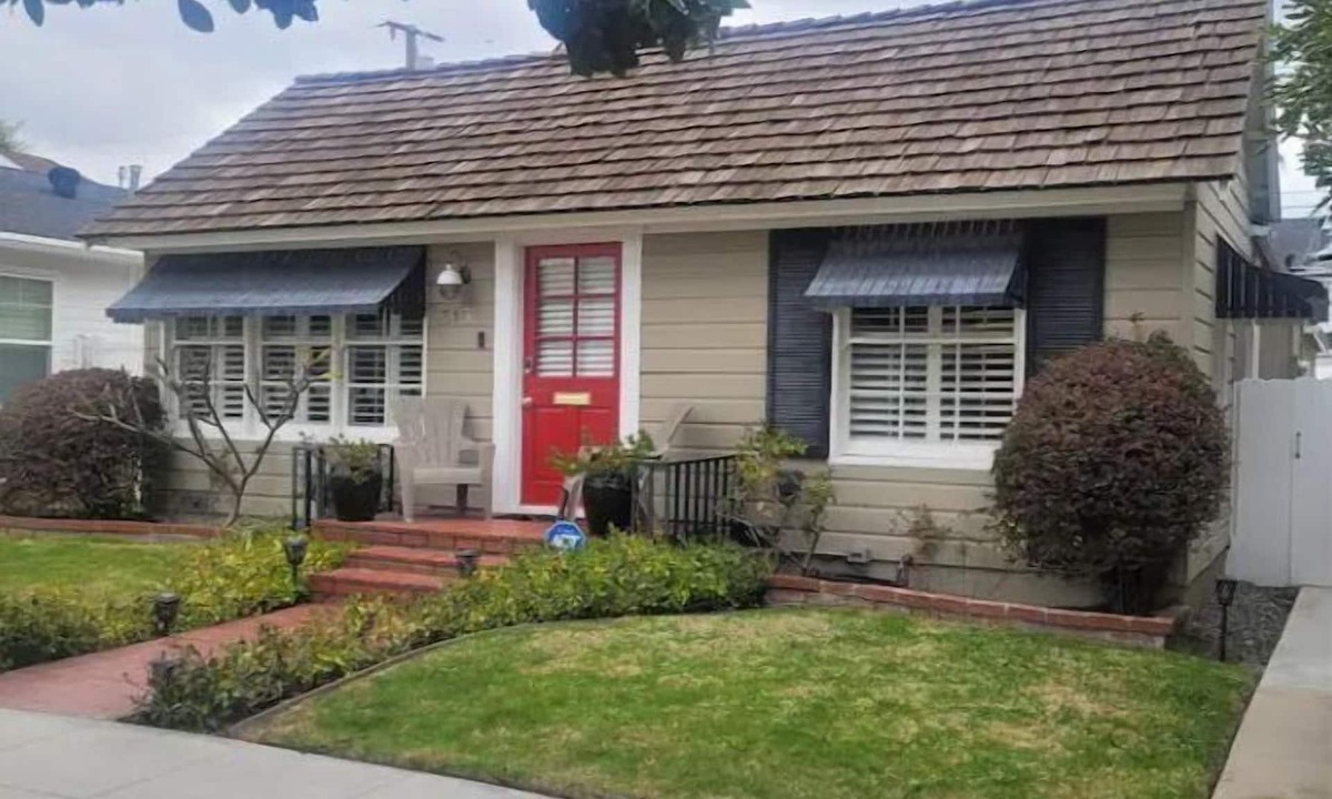 Belmont Park House | Entire Home Newly Remodeled - Blocks from the water and close to everything