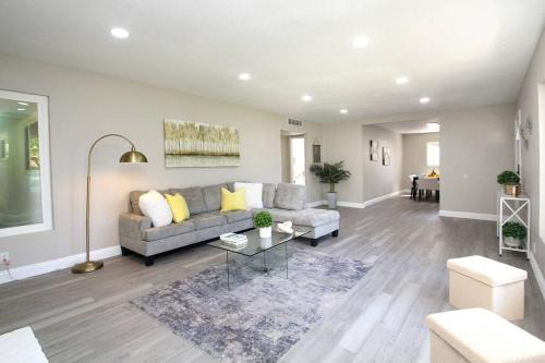 Raisin House | Entire House in Old Fig Garden
