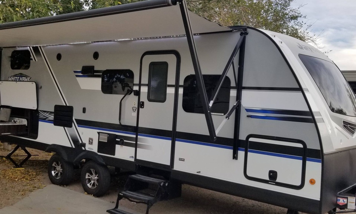 Pearsonville House | Entire RV w/Murphy Bed, 5-Seater Couch w/Dinette & 2-Bunkbeds
