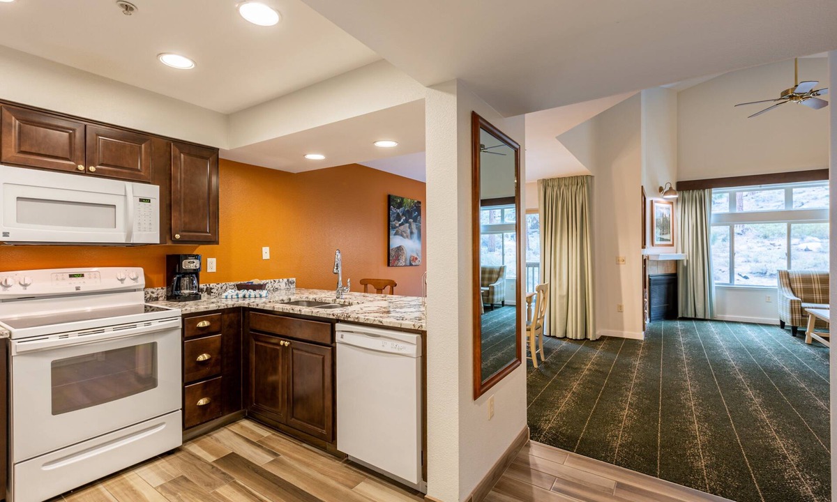 Elk Point Condo | Entrancing Club Wyndham South Shore, 1 Bedroom Deluxe Suite