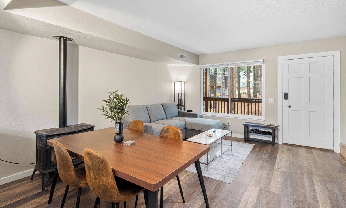 South Lake Tahoe House | Enzo's Cabin - Minutes from the Lake, Free Bus Route, Hiking Trails