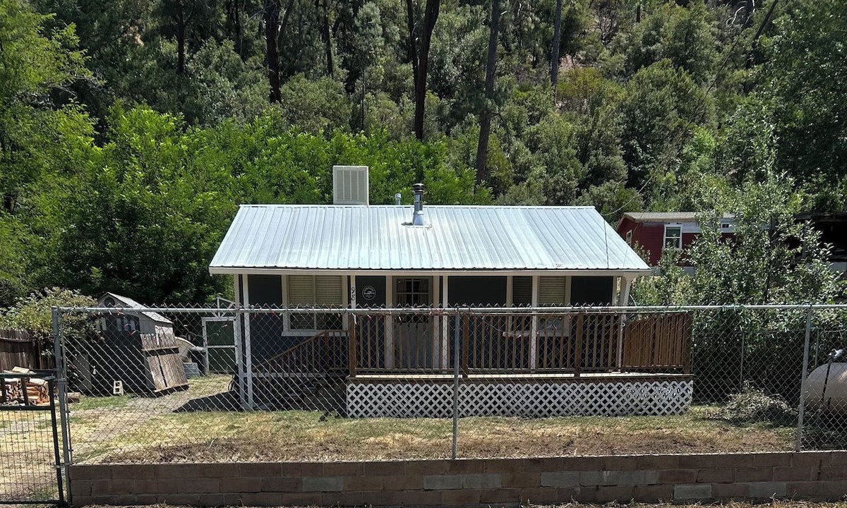 Junction City House | Escape to the heart of Trinity County and experience the beauty of Junction City