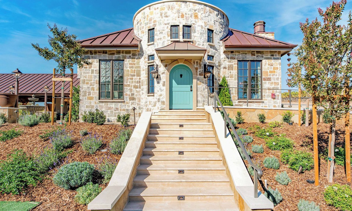 Napa Cottage | European-Inspired Luxury Napa Valley One-Bedroom Cottage With Vineyard Views.