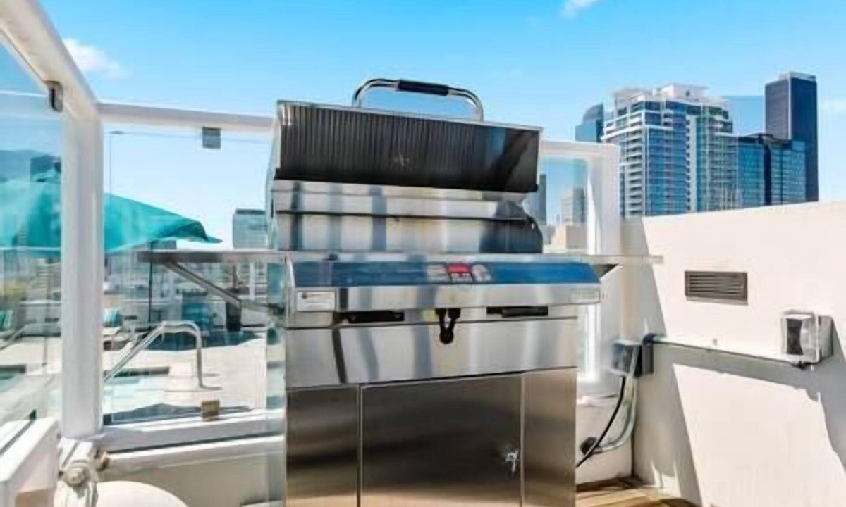 Historic Core Condo | EV Charger | 1BD DTLA Highrise