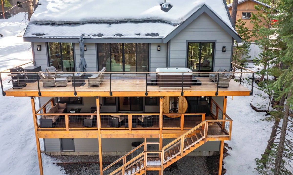 Tahoe Paradise House | Exclusive 5BR Modern Luxury Estate Hot Tub Sauna Decks Expansive Mountain Views