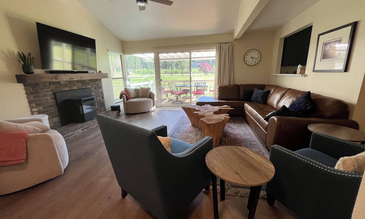 Plumas Eureka Estates House | Exclusive Graeagle End-Unit: 4BR Townhome on Plumas Pines Golf Course, 8th hole