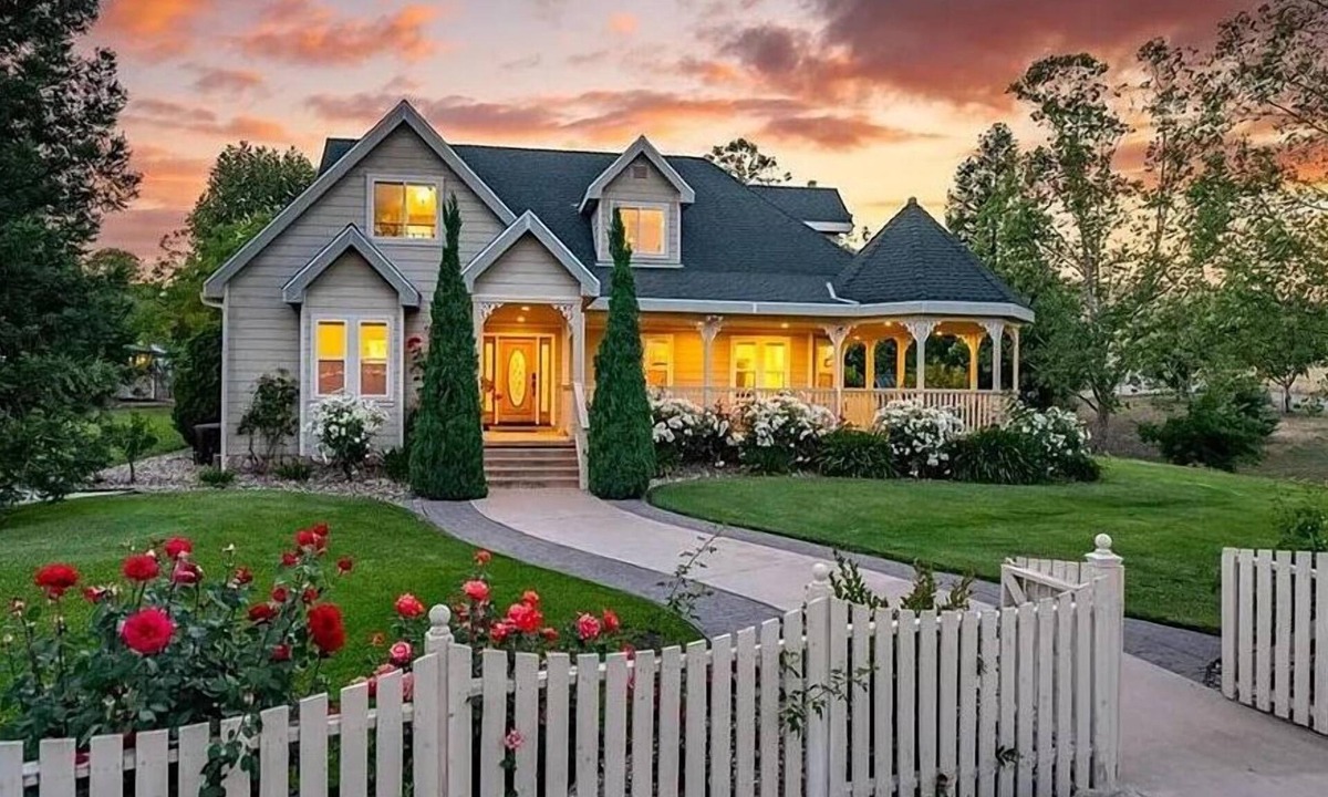 Atascadero House | Fabulous Victorian Estate and Epic Yard
