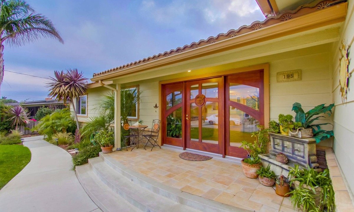 Morro Bay House | Fall is booking now! The Palms, Gorgeous, Beachside Steps to Sand, Hot Tub, Dogs
