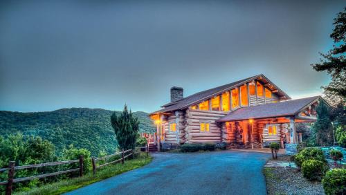 Cherry Log House | Falling Waters Lodge - Magnificent Views | Large Wraparound Decks | Hot Tub & Game Room