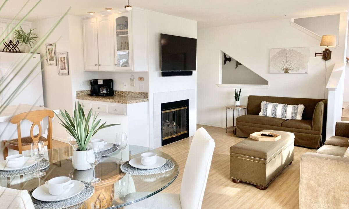 Downtown Condo | Family Beach Home Walk to Beach Downtown 2-Car Garage