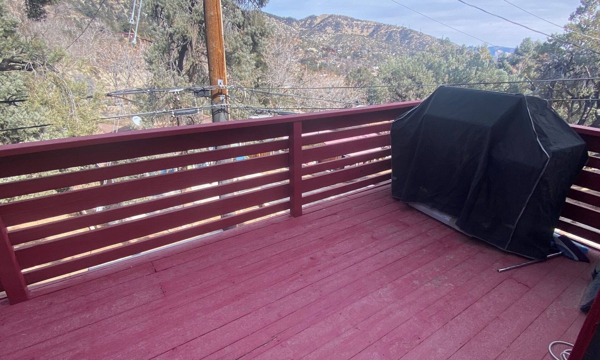 Frazier Park House | Family Cabin with Views, Fireplace & Deck - Near Hiking, off roading - Sleeps 14