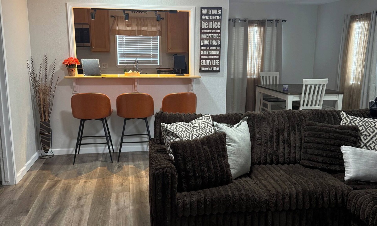 Manteca House | Family-Friendly 3BR Home {Sleeps 6+ } Manteca