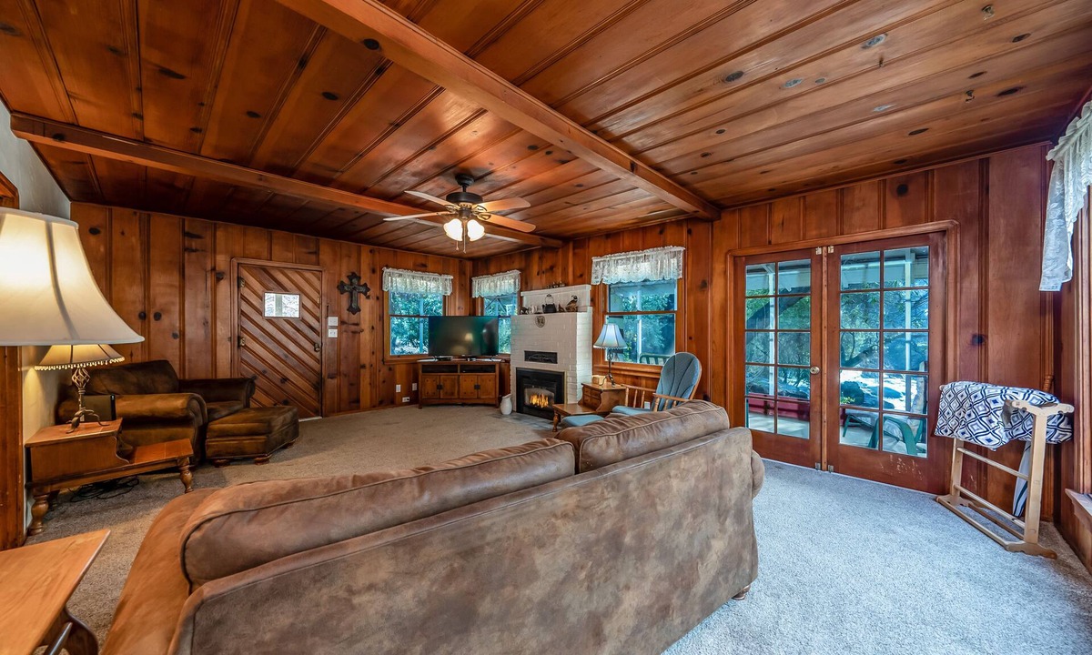 Kaweah House | Family Friendly Cabin on the River - Perfect for Small Families!