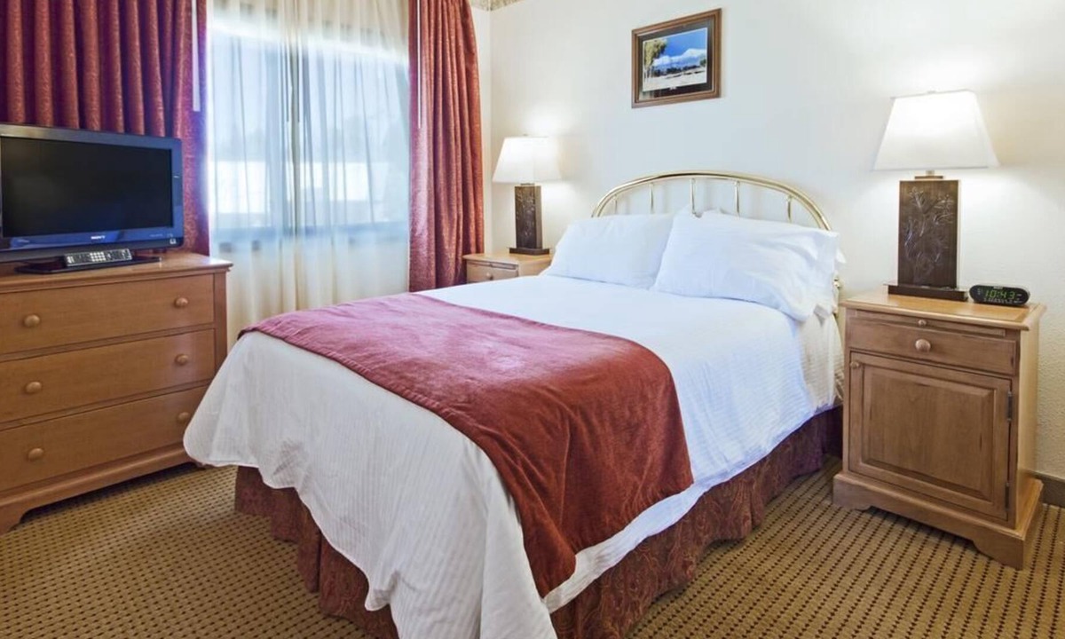 June Lake Resort | Family-Friendly Condo w/ Nearby Hiking, Skiing, Lake Activities & Scenic Views