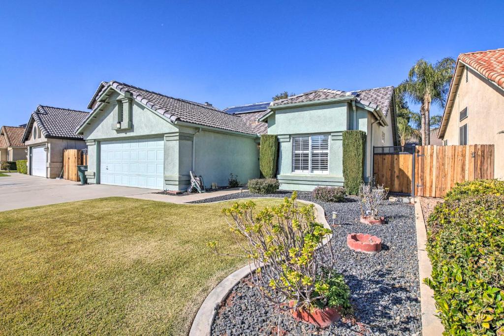 Greenacres House | Family-Friendly Getaway: Community Amenities!