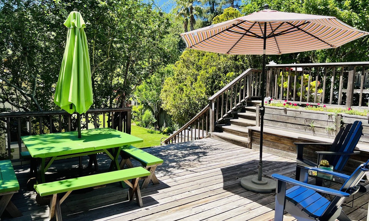 Fairfax House | Family Friendly Home! Hike, Bike, Tour, Relax. This is IT!