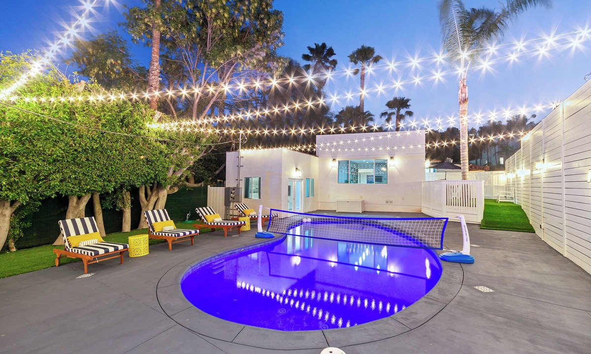 Universal City House | Family-Friendly Pool House near Universal Studios w/Guesthouse - Events Inquire
